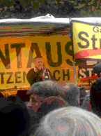 Bild: Liedermacher Konstantin Wecker als Protestsnger gegen Stuttgart 21 (Foto: R. Neff 2010)