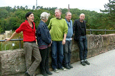 Bild: Gewerbekultur v.l.: Ute Hötzer, Sybille Burrer, Winfried Reinhardt, Stadtrat Hajo Bruch und  Künstler Harald Kröner