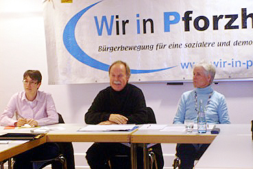Bild: v.l.: Melanie Rechkemmer (ver.di), Wolfgang Schulz (WiP), Sonja Widmaier