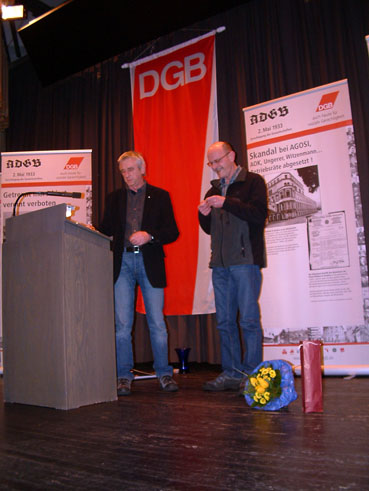 Bild: v.l.:Wolf-Dietrich Glaser (DGB), Gerhard Brändle ( freut  sich über die hohe Auszeichnung..)