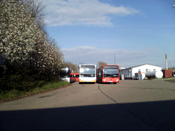 Bild: Paradoxum - Stadtbusse auf dem Betriebshof des knftigen Betreibers RVS geparkt..(ganz links)