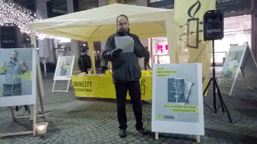 Bild: Andreas Quincke am Pforzheimer Leopoldplatz bei seiner Rede am 70. Jahrestag der Verkündung der Menschenrechte