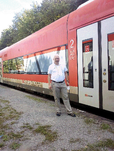 Bild: Matthias Lieb, VCD-Vorsitzender Ba-Wü, vor "seiner Kulturbahn" am Bahnhof Maulbronn (Foto: ron)