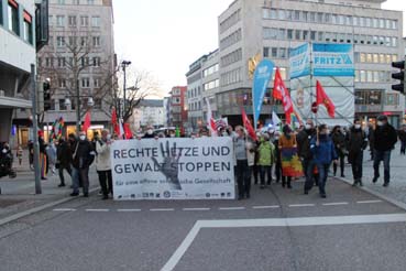 Bild: Demonstranten ziehen  Leopoldplatz zum Bahnhof (Foto:ron) 