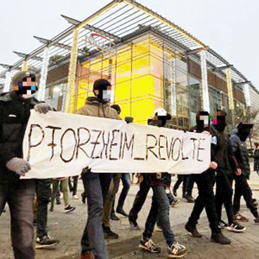 Bild: Anhänger der rechtsextremen Gruppierung PFORZHEIM REVOLTE am 18.12.21 in Pforzheim