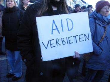 Bild: AfD verbieten - ein Plakataufruf bei der Demo in Pforzheim am 20.01. 2024 (Foto:ron)