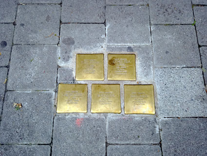 Bild: Eklat bei Stolpersteinverlegung in der Bleichstrasse (Foto: ron) 