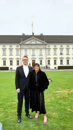 Bild: Christian Schmidt, Karina Pino beim Brgerfest in Berlin (Foto: privat)