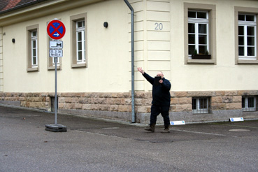 Bild: Den Arm auf  "halb-acht", "winke-Winke" oder doch etwas "ernsthaftes? " (Foto: ron)