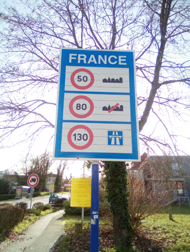 Bild: Tempolimit hilft - Schild an der Grenze ins Elsass (Foto: ron)